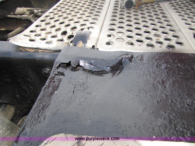 image for item 5037 2003 Kenworth Construct T600 semi truck