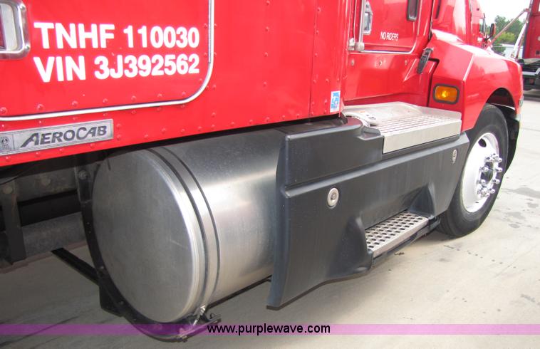 image for item 5037 2003 Kenworth Construct T600 semi truck