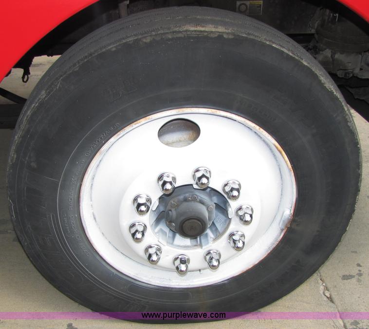 image for item 5037 2003 Kenworth Construct T600 semi truck