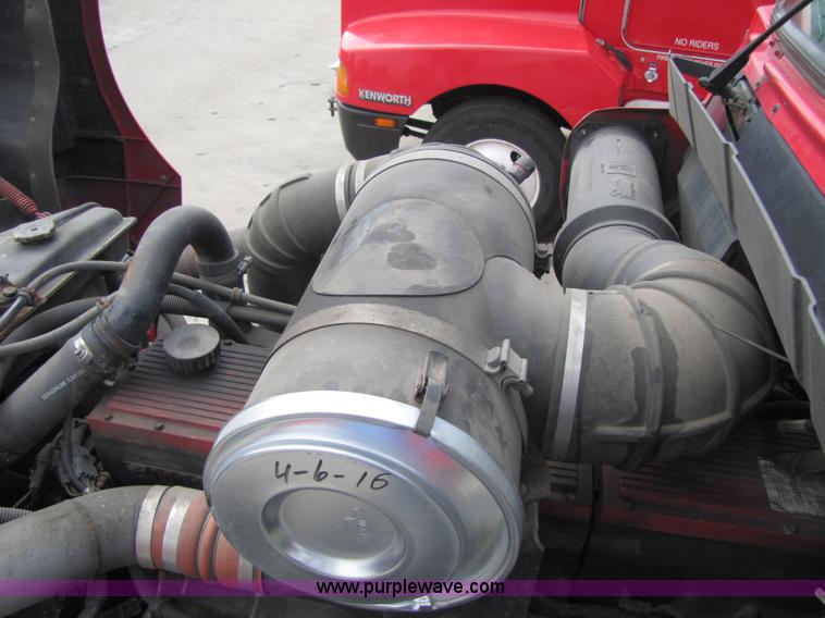 image for item 5037 2003 Kenworth Construct T600 semi truck