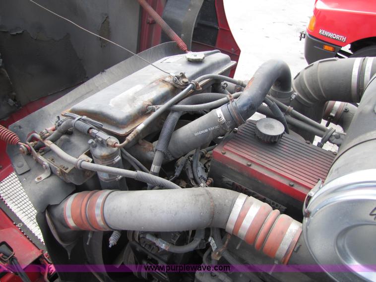 image for item 5037 2003 Kenworth Construct T600 semi truck