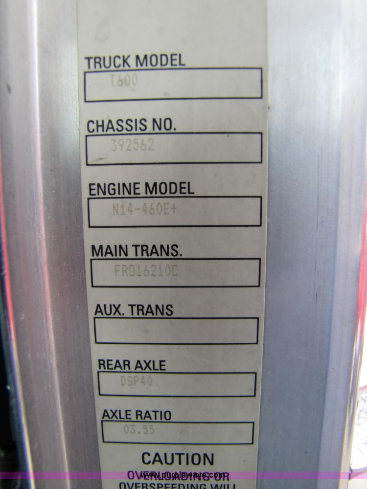 image for item 5037 2003 Kenworth Construct T600 semi truck