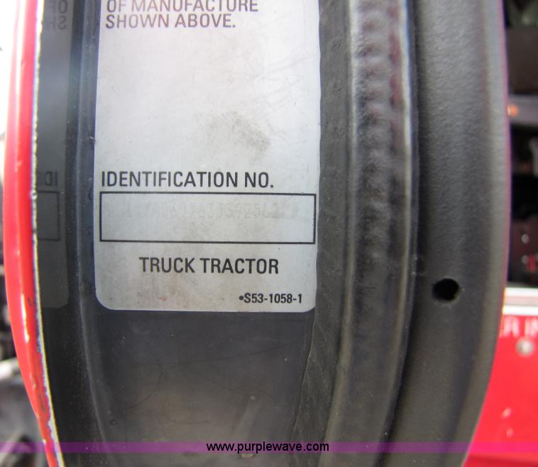 image for item 5037 2003 Kenworth Construct T600 semi truck