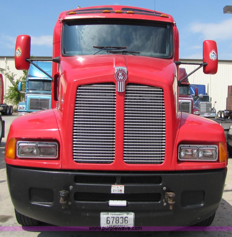 image for item 5038 2003 Kenworth Construct T600 semi truck