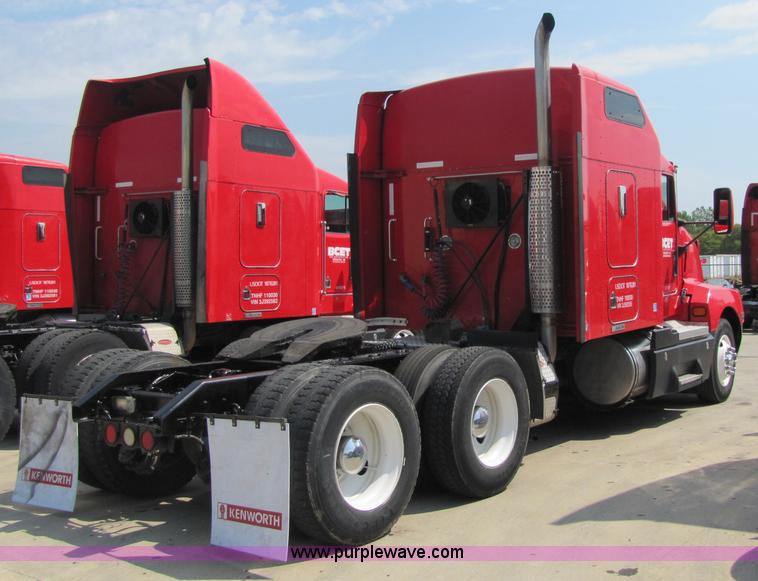 image for item 5038 2003 Kenworth Construct T600 semi truck