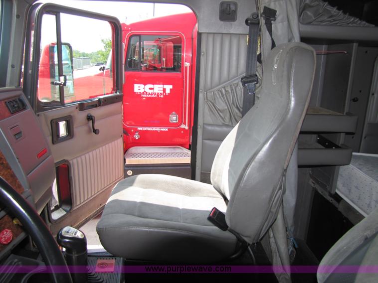 image for item 5038 2003 Kenworth Construct T600 semi truck