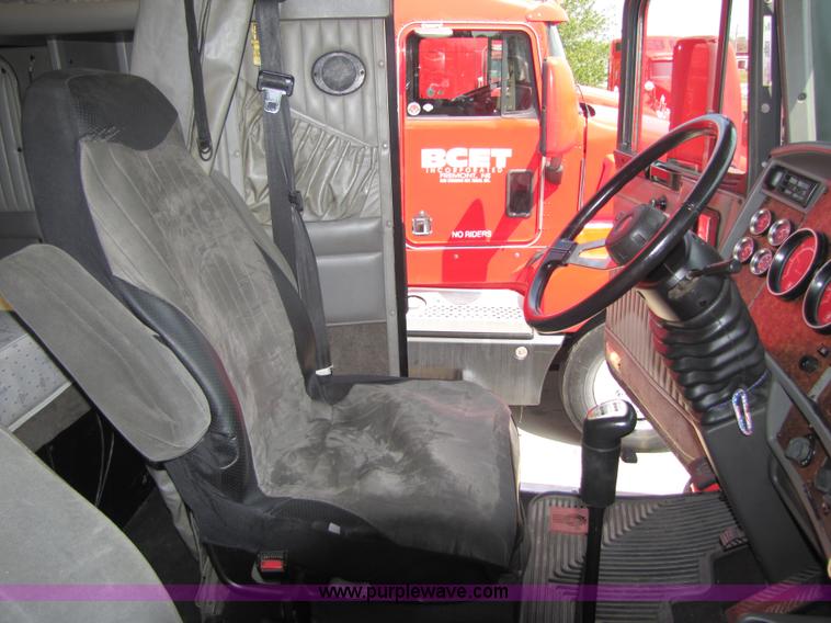 image for item 5038 2003 Kenworth Construct T600 semi truck