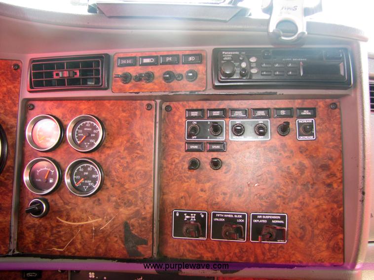 image for item 5038 2003 Kenworth Construct T600 semi truck