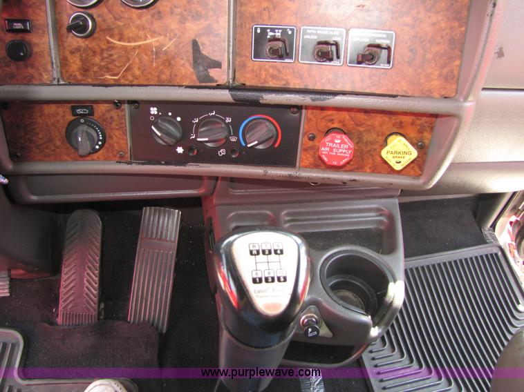 image for item 5038 2003 Kenworth Construct T600 semi truck