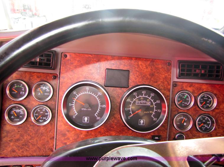 image for item 5038 2003 Kenworth Construct T600 semi truck