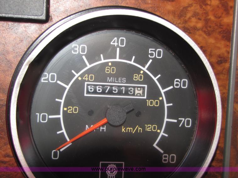 image for item 5038 2003 Kenworth Construct T600 semi truck