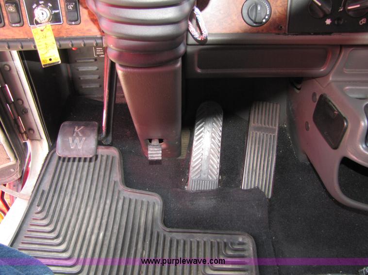 image for item 5038 2003 Kenworth Construct T600 semi truck