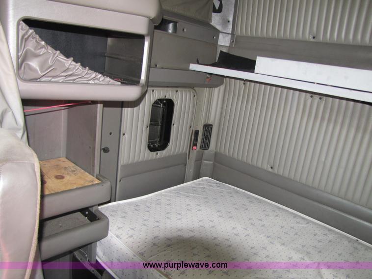 image for item 5038 2003 Kenworth Construct T600 semi truck