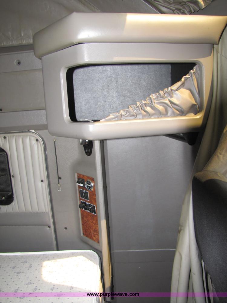 image for item 5038 2003 Kenworth Construct T600 semi truck