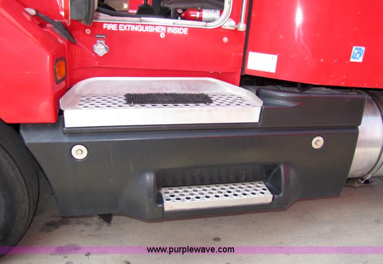 image for item 5038 2003 Kenworth Construct T600 semi truck