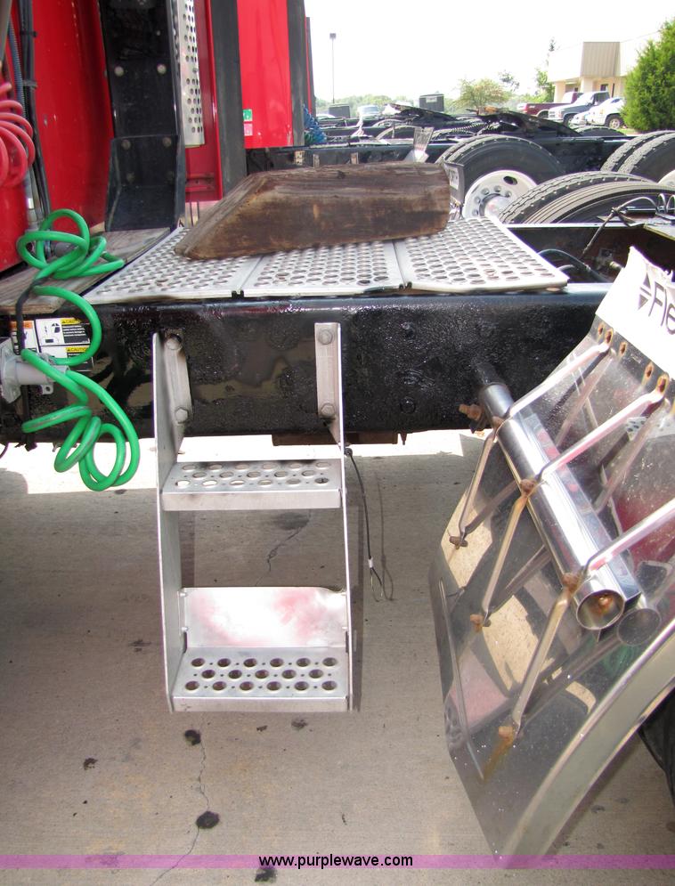 image for item 5038 2003 Kenworth Construct T600 semi truck