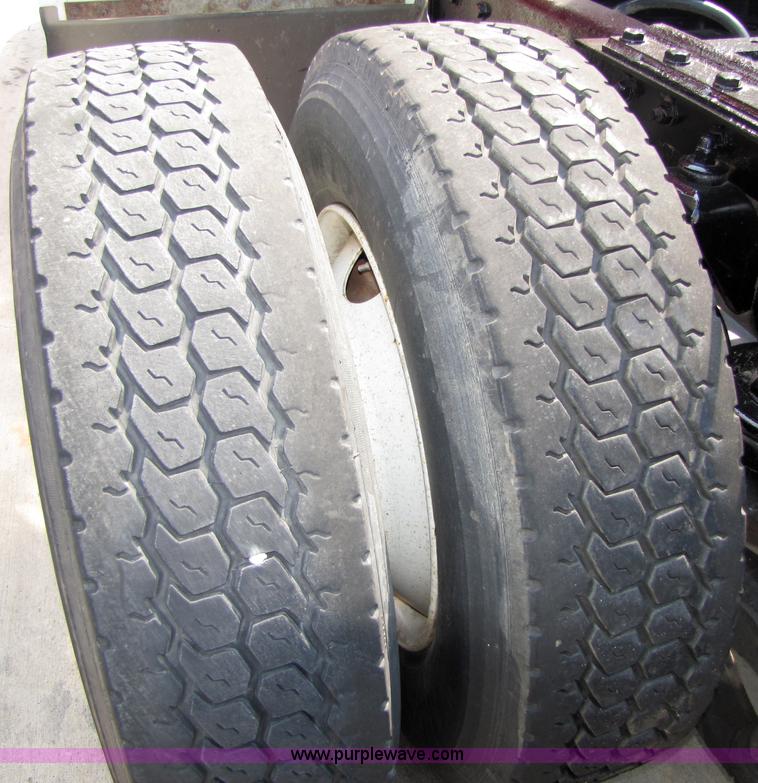 image for item 5038 2003 Kenworth Construct T600 semi truck