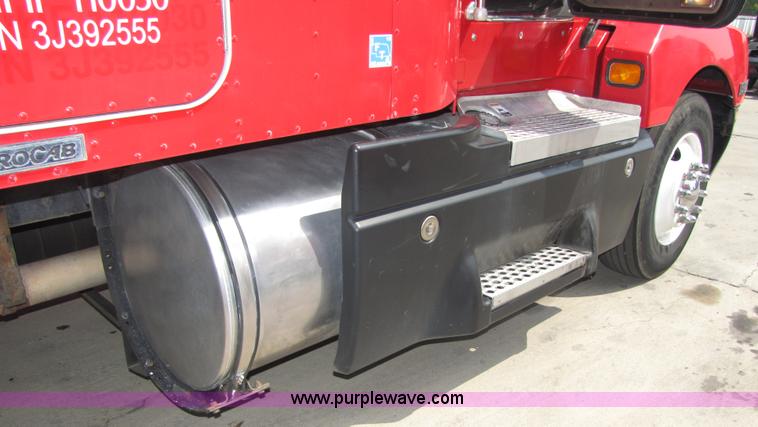 image for item 5038 2003 Kenworth Construct T600 semi truck