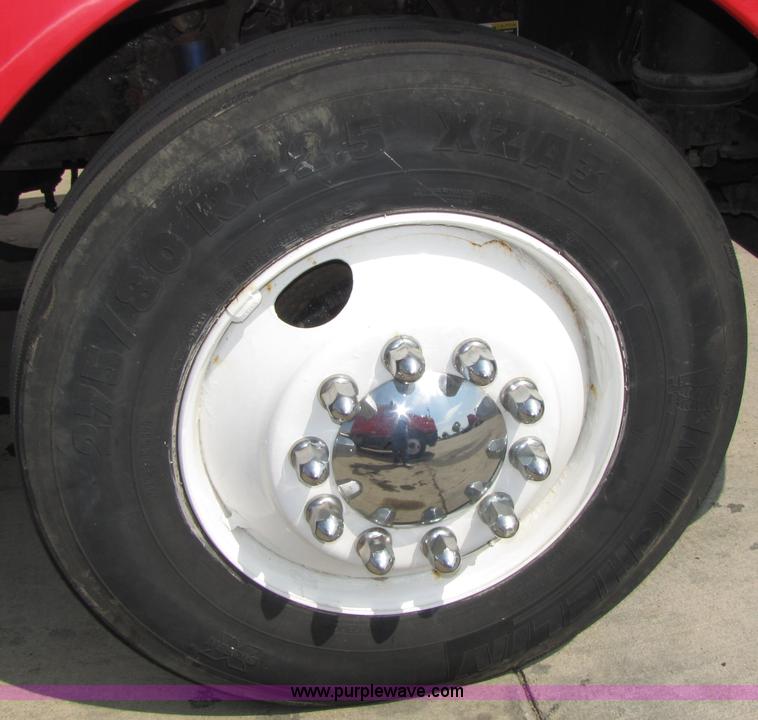 image for item 5038 2003 Kenworth Construct T600 semi truck