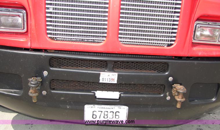 image for item 5038 2003 Kenworth Construct T600 semi truck