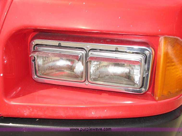 image for item 5038 2003 Kenworth Construct T600 semi truck