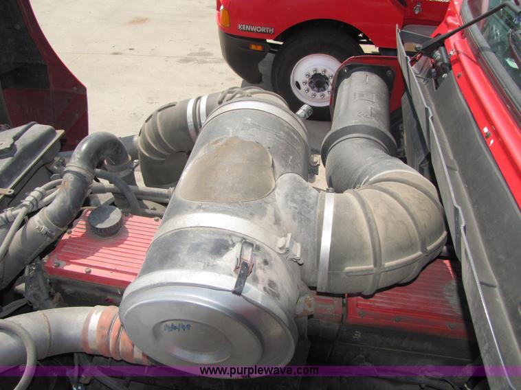 image for item 5038 2003 Kenworth Construct T600 semi truck