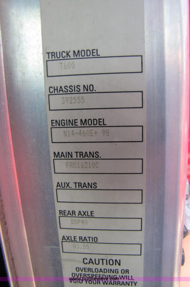 image for item 5038 2003 Kenworth Construct T600 semi truck