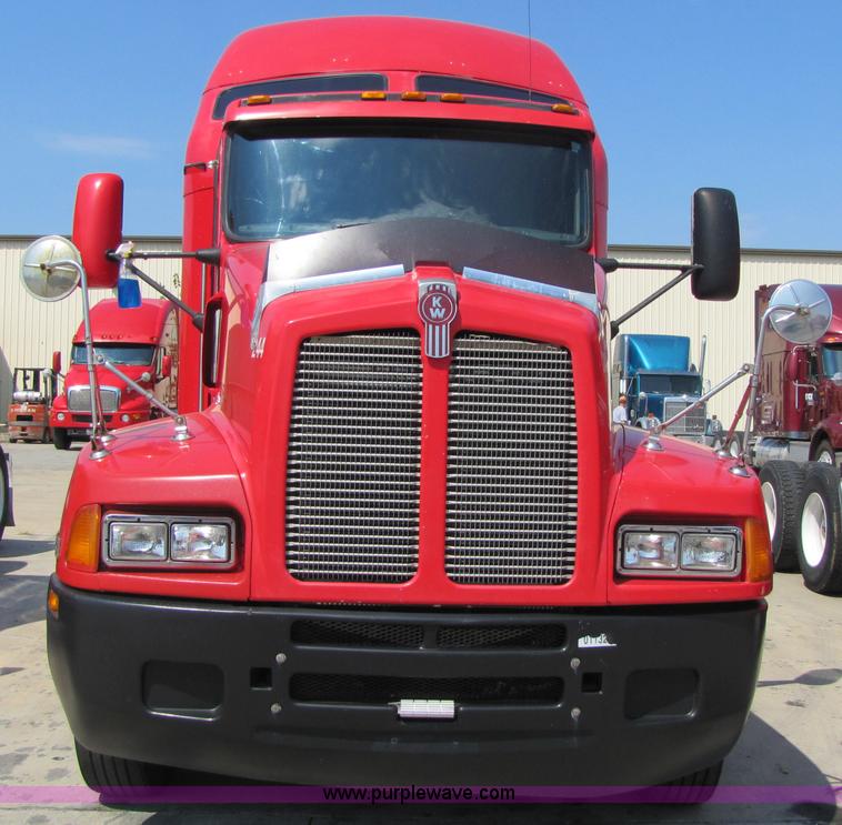 image for item 5039 2003 Kenworth Construct T600 semi truck