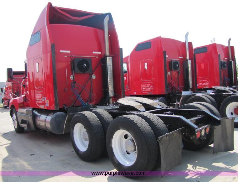 image for item 5039 2003 Kenworth Construct T600 semi truck