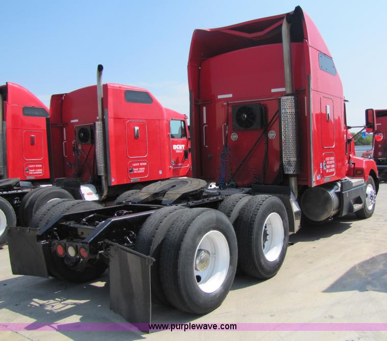 image for item 5039 2003 Kenworth Construct T600 semi truck