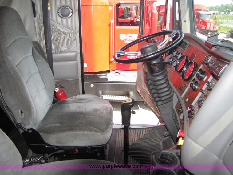 image for item 5039 2003 Kenworth Construct T600 semi truck