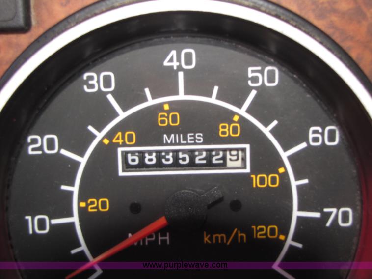 image for item 5039 2003 Kenworth Construct T600 semi truck