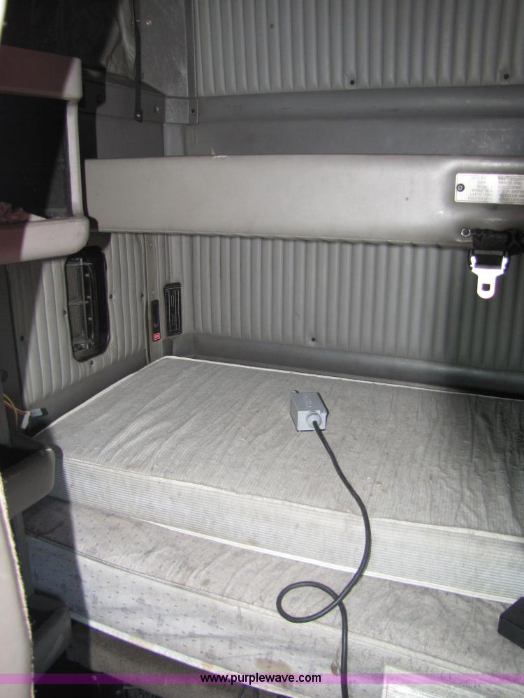 image for item 5039 2003 Kenworth Construct T600 semi truck