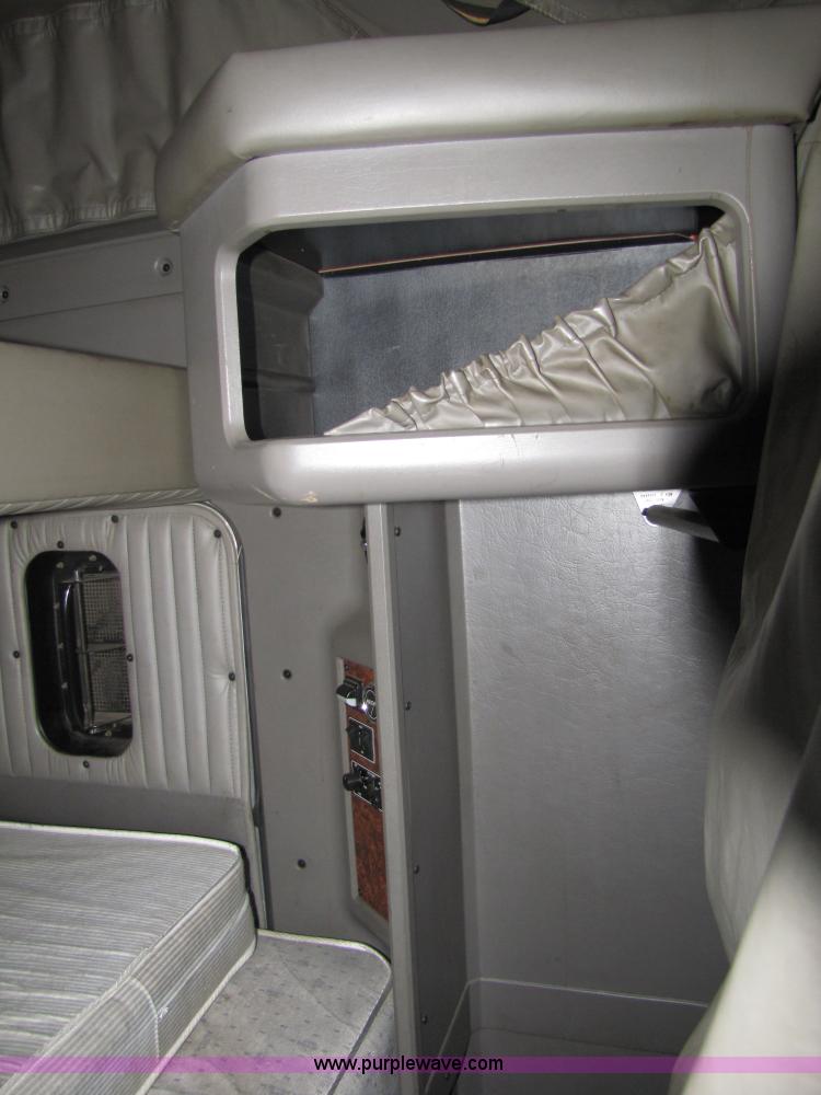 image for item 5039 2003 Kenworth Construct T600 semi truck