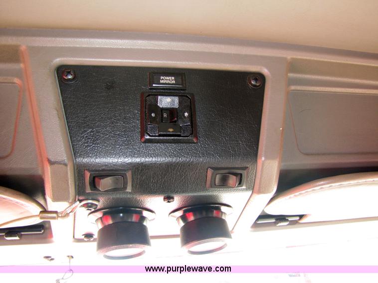 image for item 5039 2003 Kenworth Construct T600 semi truck