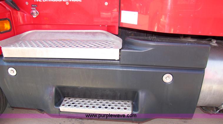 image for item 5039 2003 Kenworth Construct T600 semi truck