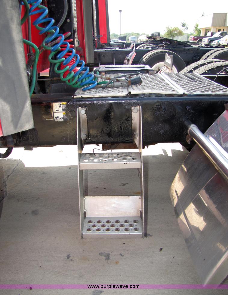 image for item 5039 2003 Kenworth Construct T600 semi truck