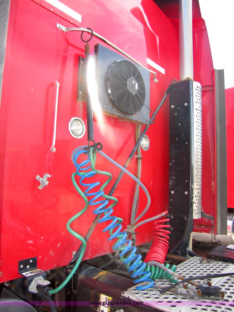 image for item 5039 2003 Kenworth Construct T600 semi truck