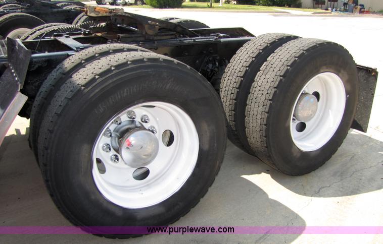 image for item 5039 2003 Kenworth Construct T600 semi truck