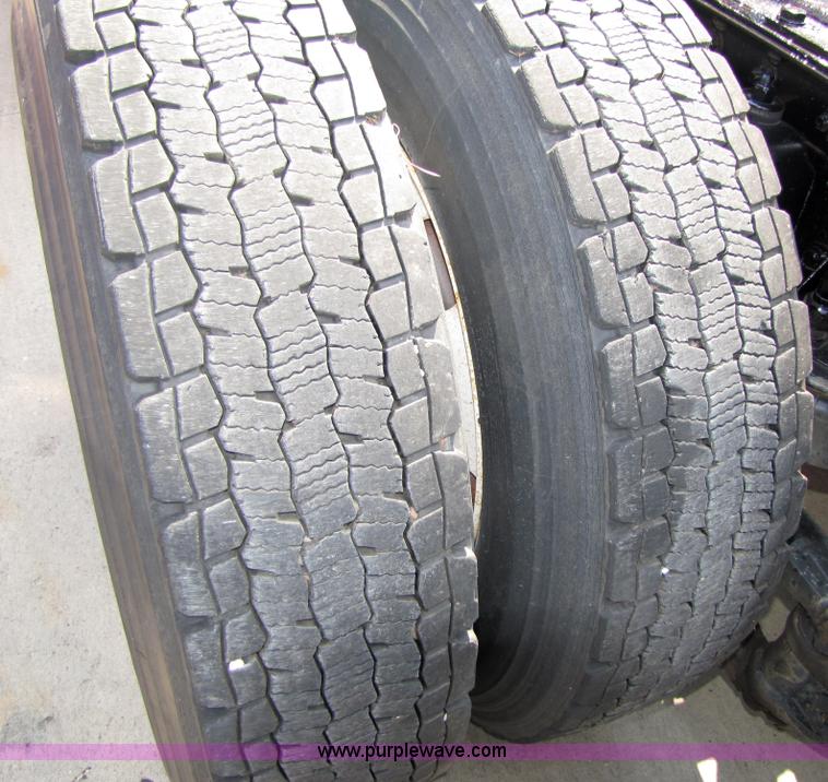 image for item 5039 2003 Kenworth Construct T600 semi truck