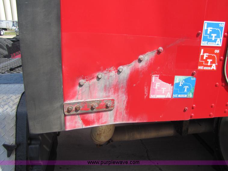 image for item 5039 2003 Kenworth Construct T600 semi truck