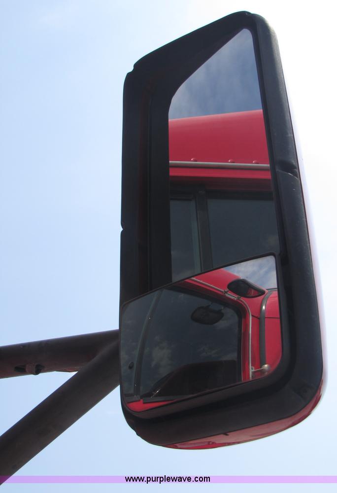 image for item 5039 2003 Kenworth Construct T600 semi truck