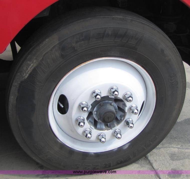 image for item 5039 2003 Kenworth Construct T600 semi truck