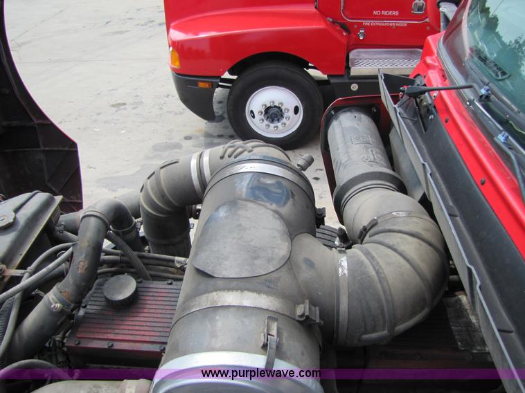 image for item 5039 2003 Kenworth Construct T600 semi truck