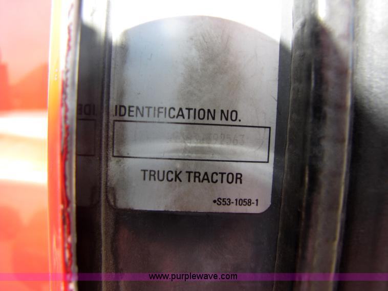 image for item 5039 2003 Kenworth Construct T600 semi truck