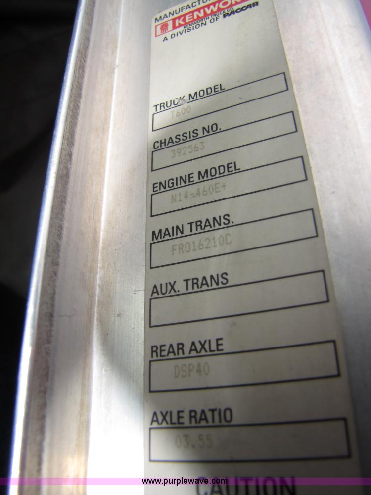 image for item 5039 2003 Kenworth Construct T600 semi truck