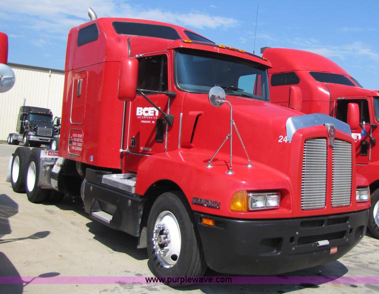 image for item 5040 2003 Kenworth Construct T600 semi truck