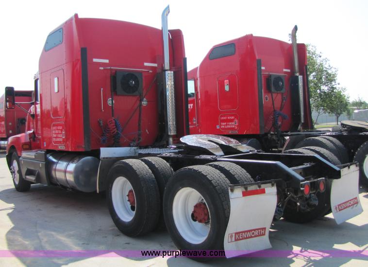image for item 5040 2003 Kenworth Construct T600 semi truck