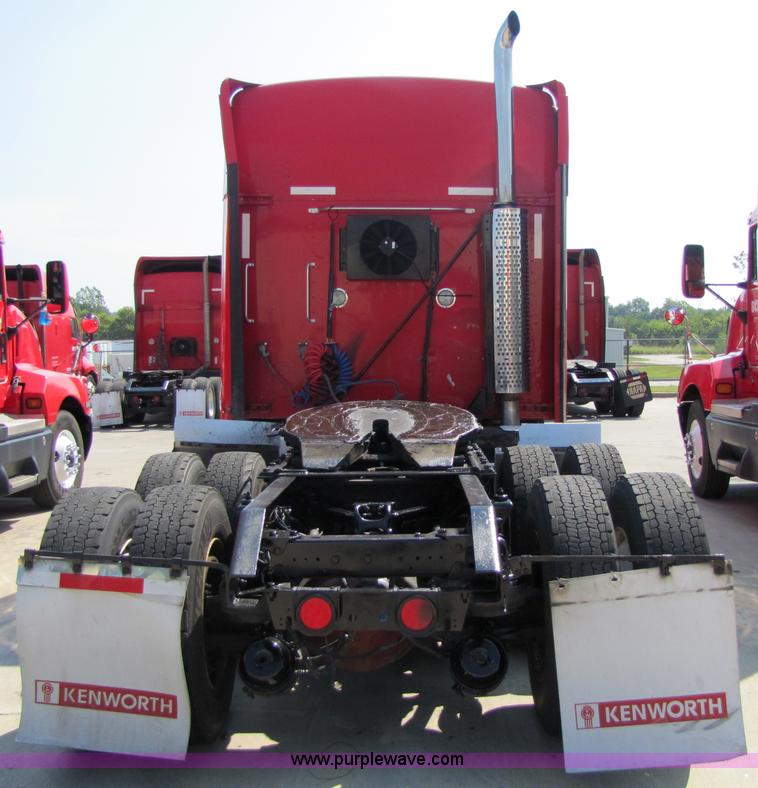 image for item 5040 2003 Kenworth Construct T600 semi truck