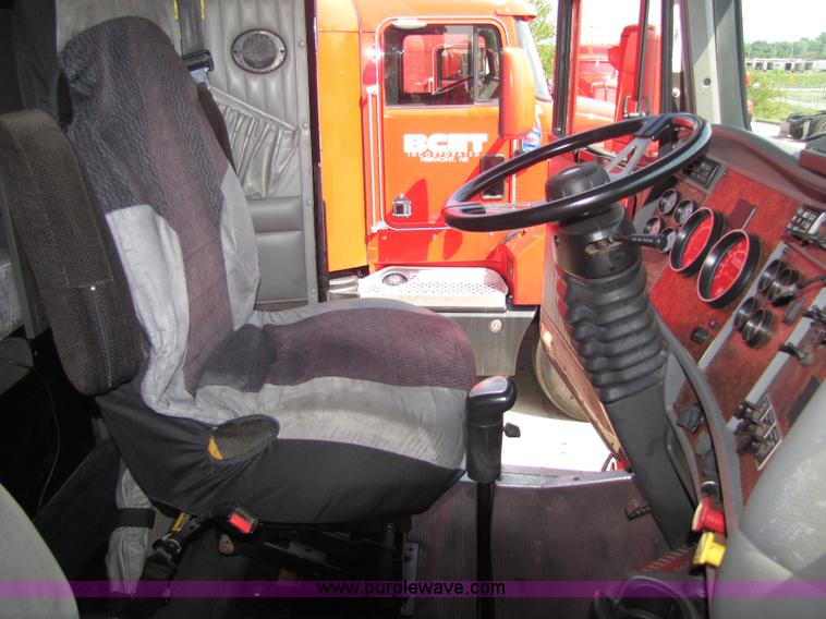 image for item 5040 2003 Kenworth Construct T600 semi truck